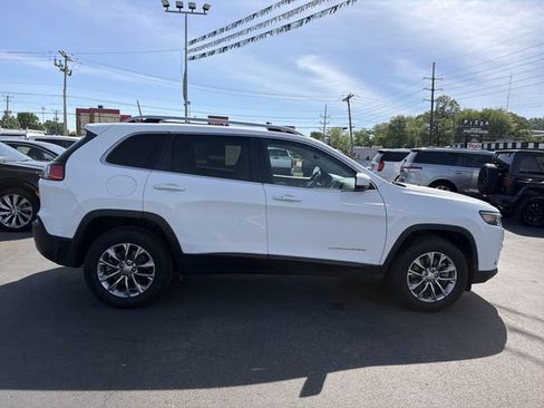 Used 2021 Jeep Cherokee Latitude Plus AWD/4WD image 2