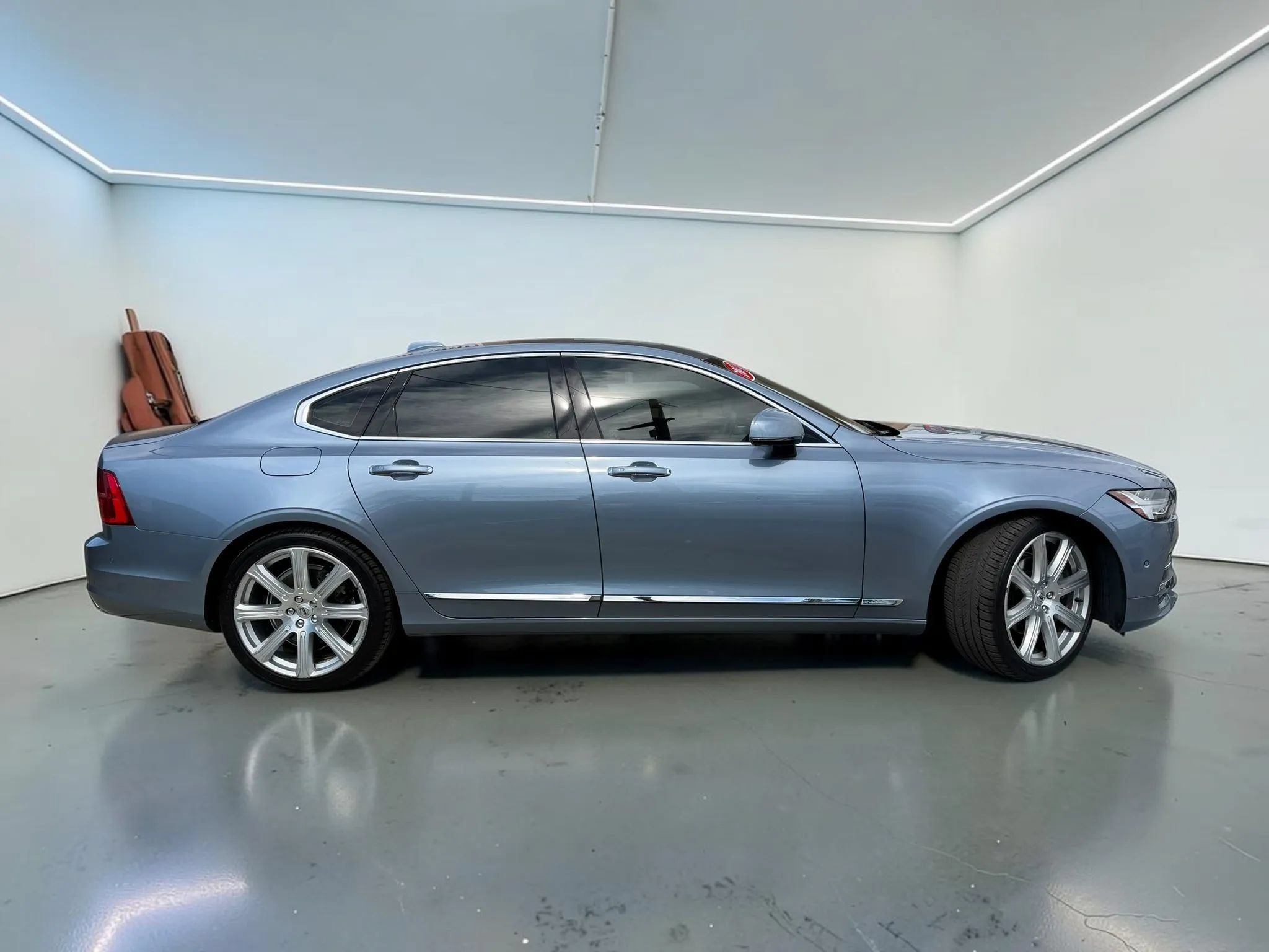 Used 2017 Volvo S90 T5 Inscription w/ Vision Package FWD image 2