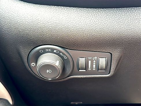 Used 2025 Jeep Compass Limited AWD/4WD image 35