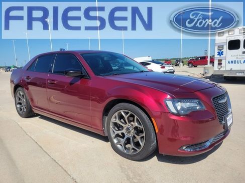 Used 2018 Chrysler 300 Touring w/ Sport Appearance Package image 3