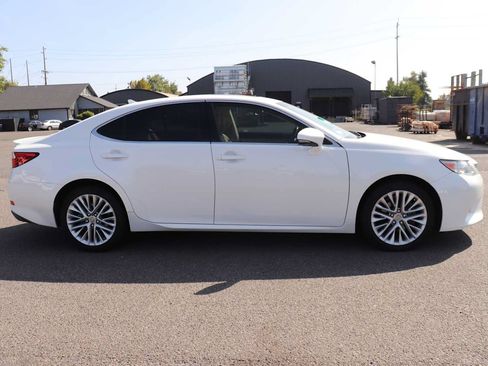 Used 2014 Lexus ES 350 w/ Luxury Package FWD image 4