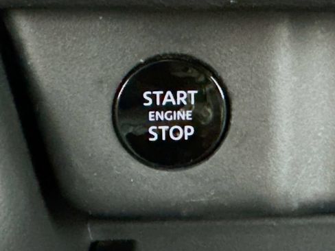 Used 2025 Nissan Rogue SV FWD image 25