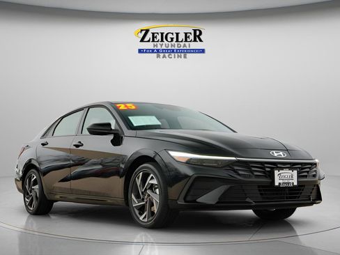 Certified 2025 Hyundai Elantra SEL FWD image 1
