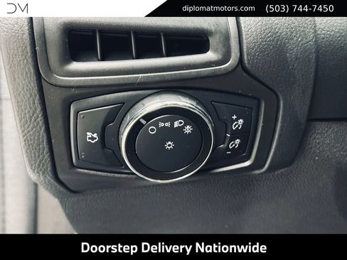 Used 2014 Ford Focus SE w/ SE Winter Package FWD image 30