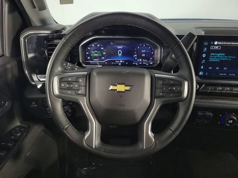 Used 2025 Chevrolet Silverado 1500 LT AWD/4WD image 21