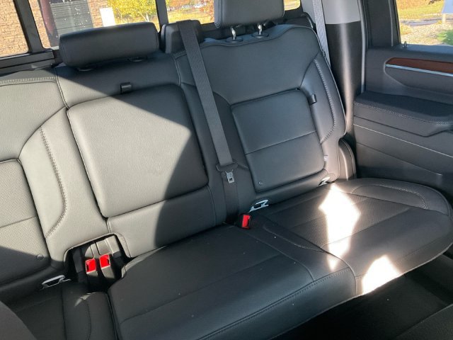 Used 2026 GMC Sierra 3500 Denali w/ Denali Reserve Package AWD/4WD image 17