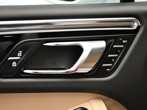 Certified 2025 Porsche Macan Turbo AWD/4WD image 36