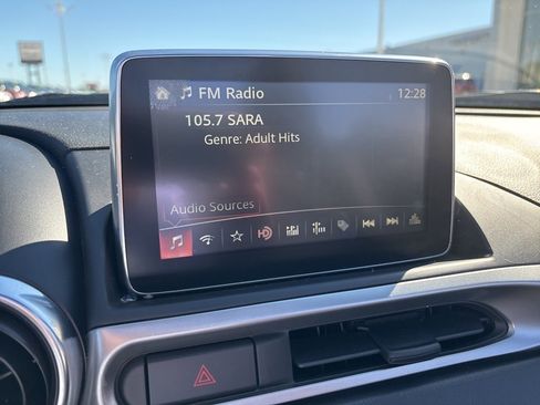 Used 2018 FIAT 124 Spider Classica w/ Technology & Siriusxm Group image 12