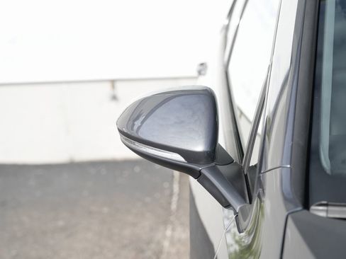 Used 2019 Volkswagen e-Golf SEL Premium image 9