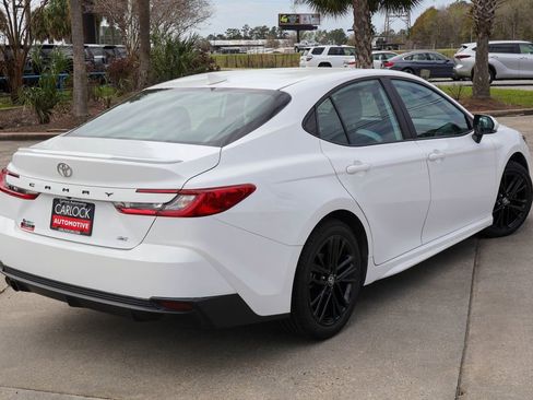 Used 2025 Toyota Camry SE FWD image 2
