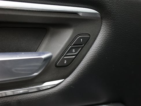 Used 2019 RAM 1500 Laramie RWD image 17