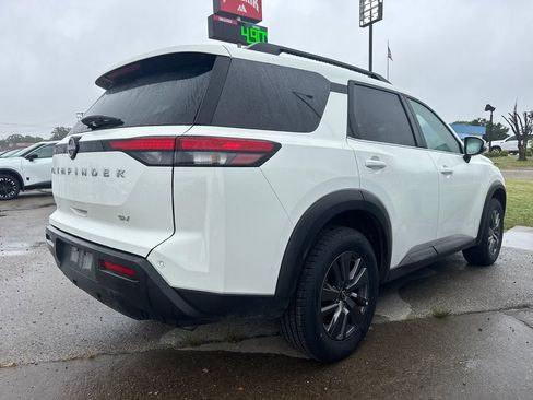 Used 2024 Nissan Pathfinder SV FWD image 4