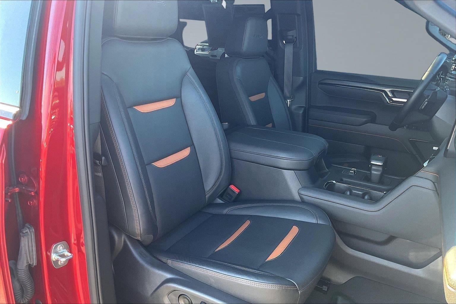 Used 2025 GMC Sierra 1500 AT4 w/ AT4 Premium Package AWD/4WD image 8