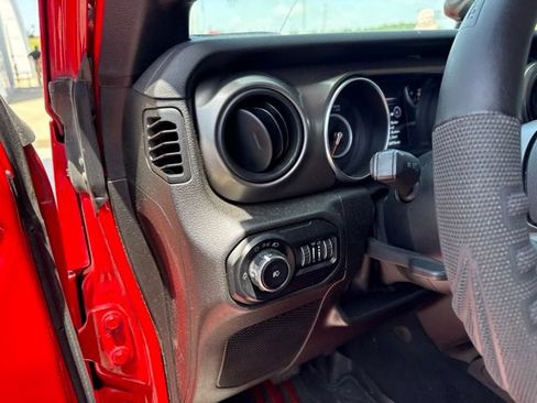 Used 2018 Jeep Wrangler Unlimited Sport AWD/4WD image 8