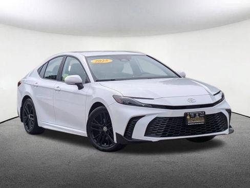 Certified 2025 Toyota Camry SE w/ Convenience Package FWD image 2