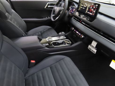 New 2025 Mitsubishi Outlander SE image 25