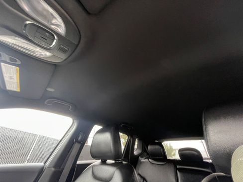 Used 2025 Jeep Compass Limited image 32