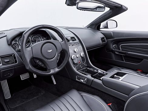 Used 2016 Aston Martin DB9 GT RWD image 2