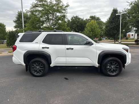 Used 2025 Toyota 4Runner SR5 AWD/4WD image 11