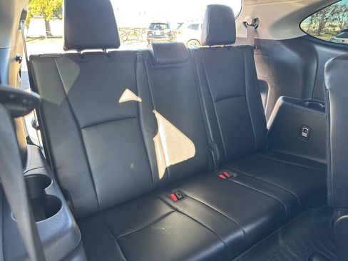 Used 2023 Toyota Highlander XLE image 17