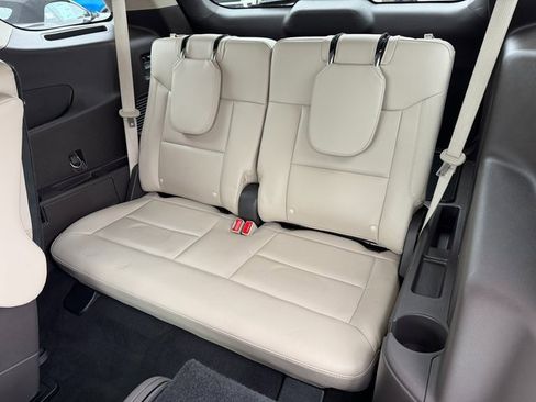 Used 2022 Ford Explorer Platinum w/ Technology Package image 18