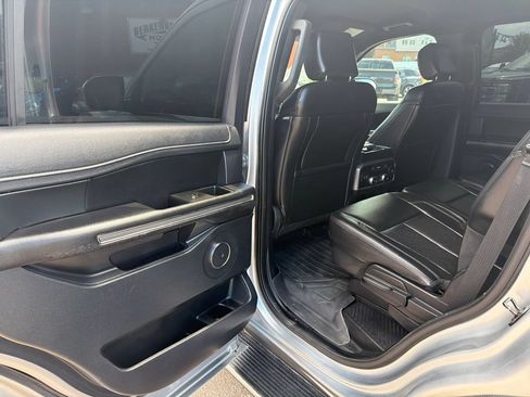 Used 2020 Ford Expedition XLT w/ Equipment Group 202A AWD/4WD image 18