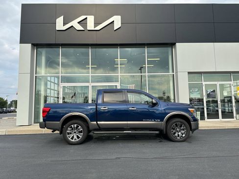 Used 2018 Nissan Titan Platinum Reserve image 7