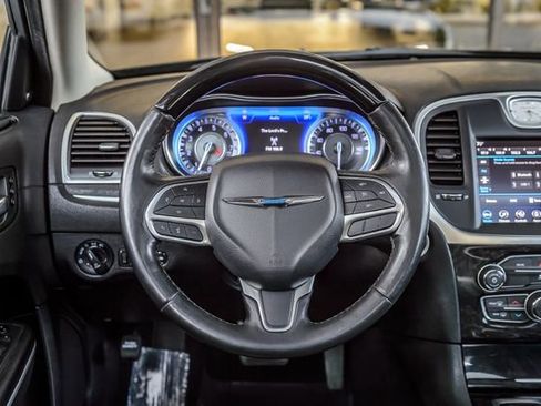 Used 2020 Chrysler 300 Limited image 29