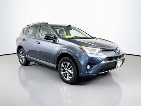 Used 2017 Toyota RAV4 XLE w/ All Weather Liner Package AWD/4WD image 8