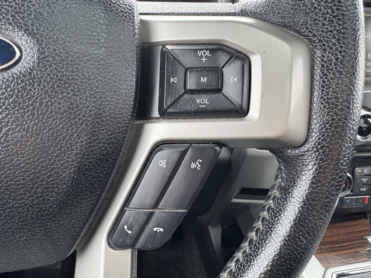 Used 2015 Ford F150 Lariat w/ Equipment Group 502A Luxury AWD/4WD image 23