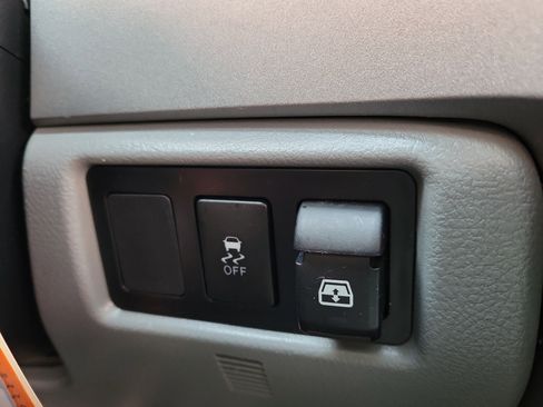 Used 2013 Toyota Tundra 4x4 CrewMax image 29