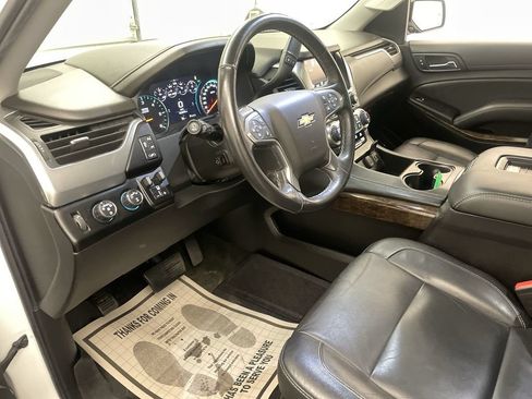 Used 2017 Chevrolet Tahoe LT w/ Luxury Package AWD/4WD image 4