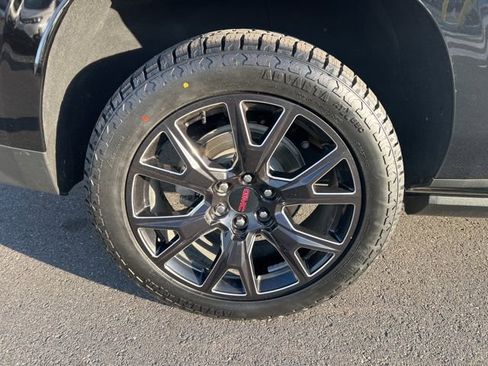 Used 2024 GMC Yukon XL Denali image 25
