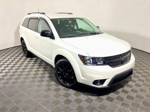 Used 2019 Dodge Journey SE w/ Premium Group AWD/4WD image 4