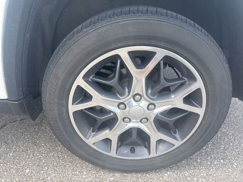 Used 2019 Jeep Grand Cherokee Limited w/ Trailer Tow Group IV AWD/4WD image 8