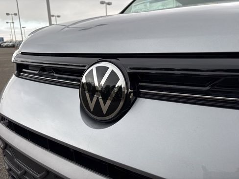 New 2026 Volkswagen Taos SE image 9