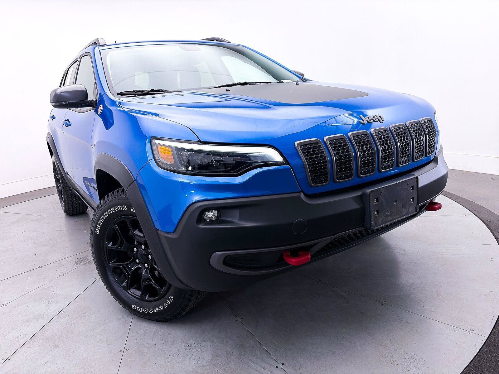 Used 2019 Jeep Cherokee Trailhawk w/ Cold Weather Group AWD/4WD image 3