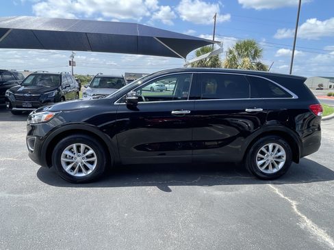 Used 2017 Kia Sorento L FWD image 4