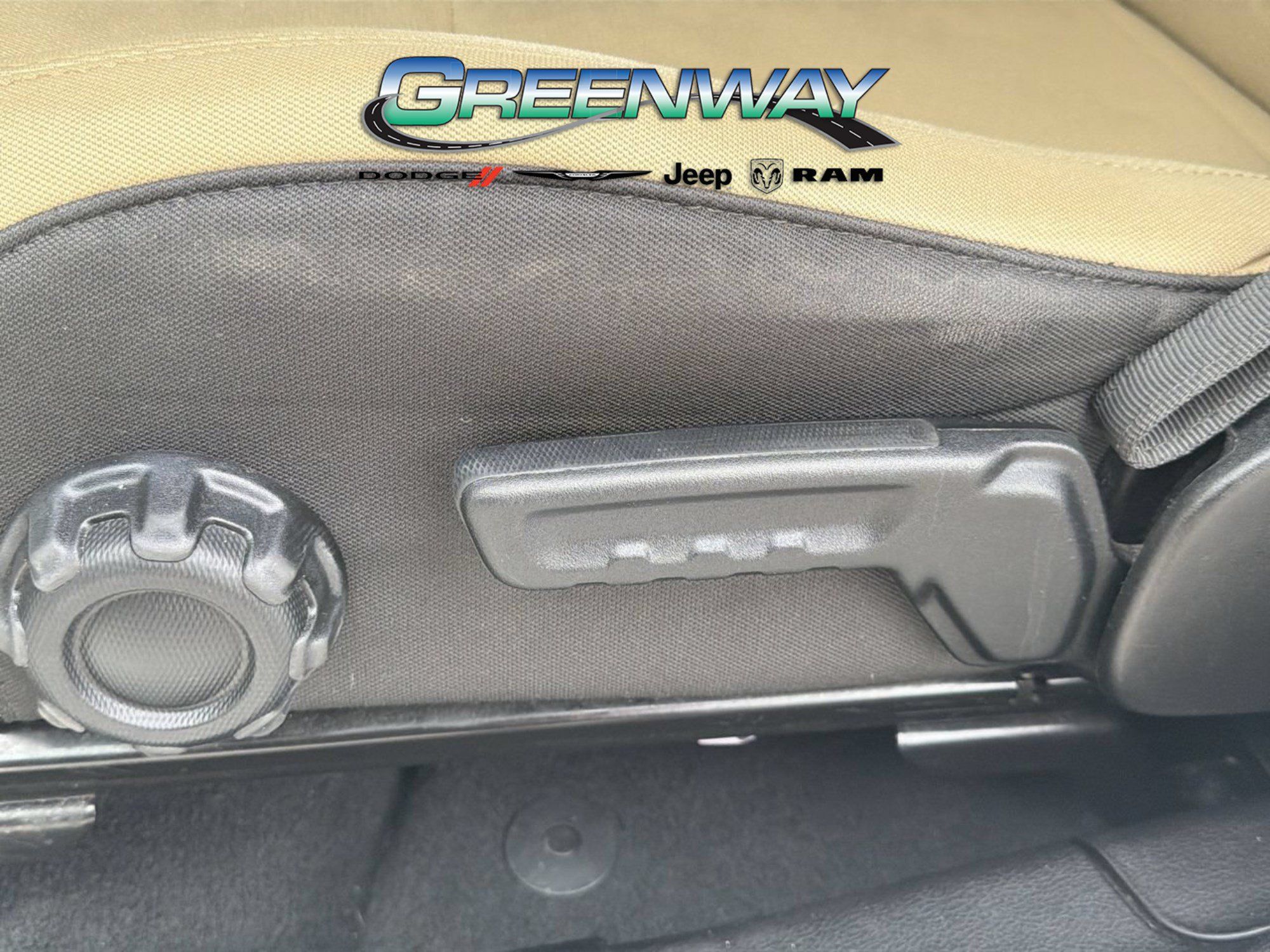 Used 2022 Jeep Wrangler Unlimited Sahara w/ Cold Weather Group AWD/4WD image 16