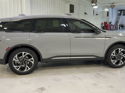 New 2026 Lincoln Nautilus Premier image 2