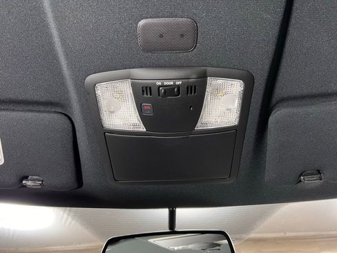 Used 2020 Nissan GT-R Premium image 25