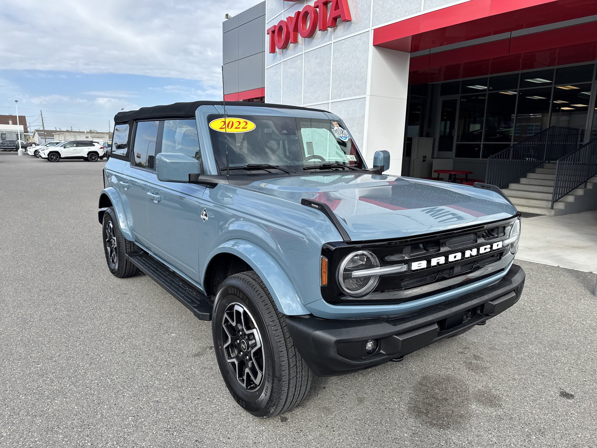 Used 2022 Ford Bronco Outer Banks AWD/4WD image 1