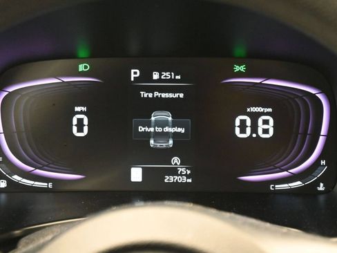 Used 2025 Kia Soul LX w/ LX Technology Package FWD image 16