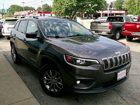 Used 2022 Jeep Cherokee Latitude Lux w/ Mopar Interior Package AWD/4WD image 4