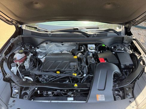 Used 2025 Chevrolet Trax LT FWD image 33