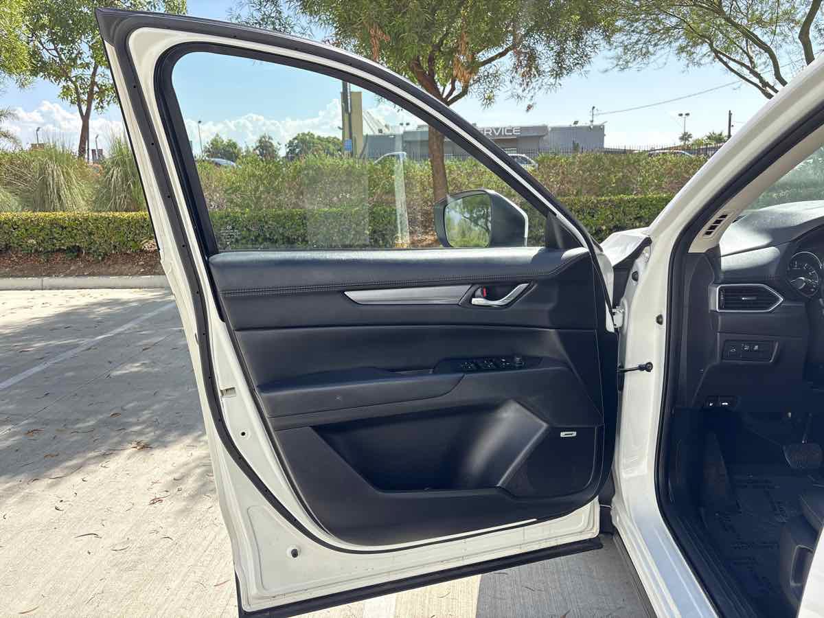 Used 2018 MAZDA CX-5 Touring w/ Preferred Equipment Package FWD image 18