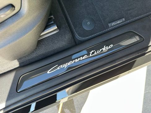 Used 2025 Porsche Cayenne Turbo image 22