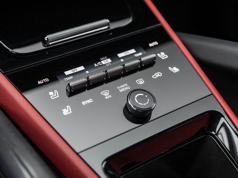 Certified 2025 Porsche Cayenne Coupe image 28