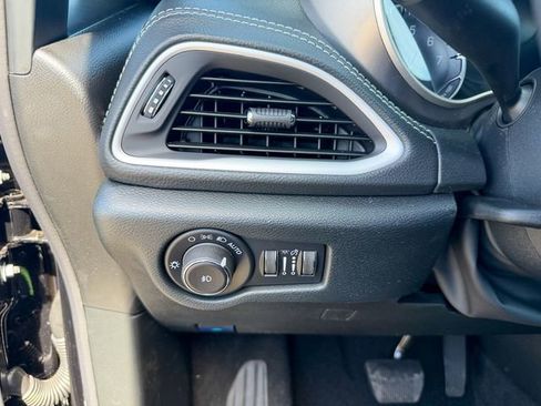 New 2026 Chrysler Pacifica Select AWD/4WD image 18