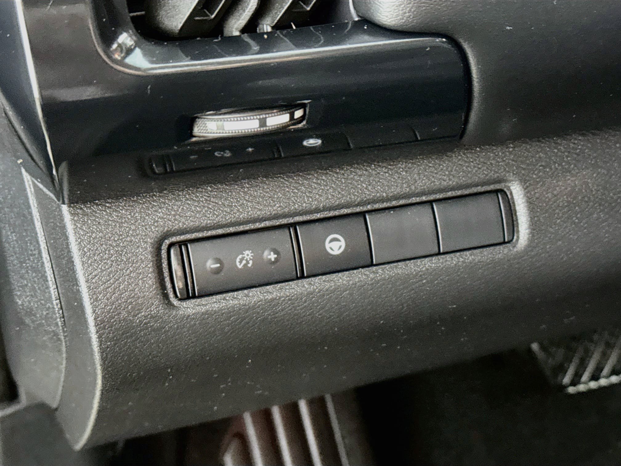 Used 2024 Nissan Pathfinder SV AWD/4WD image 13